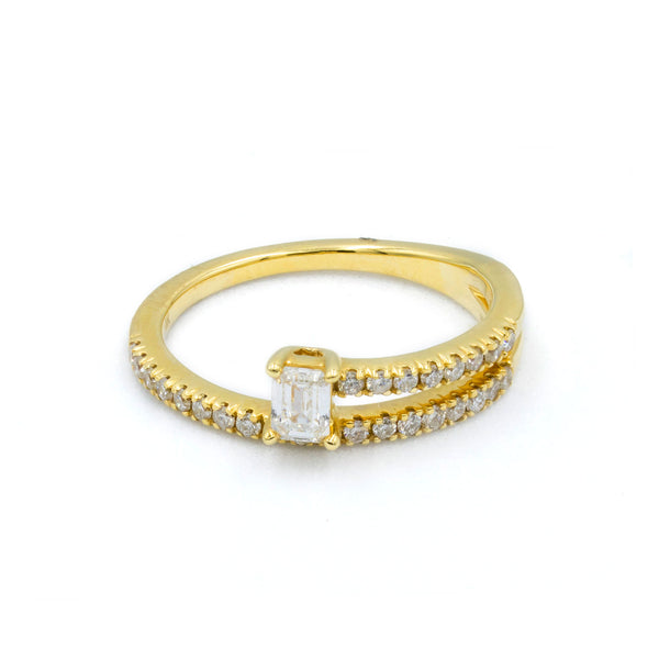 Emerald Criss-Cross Ring