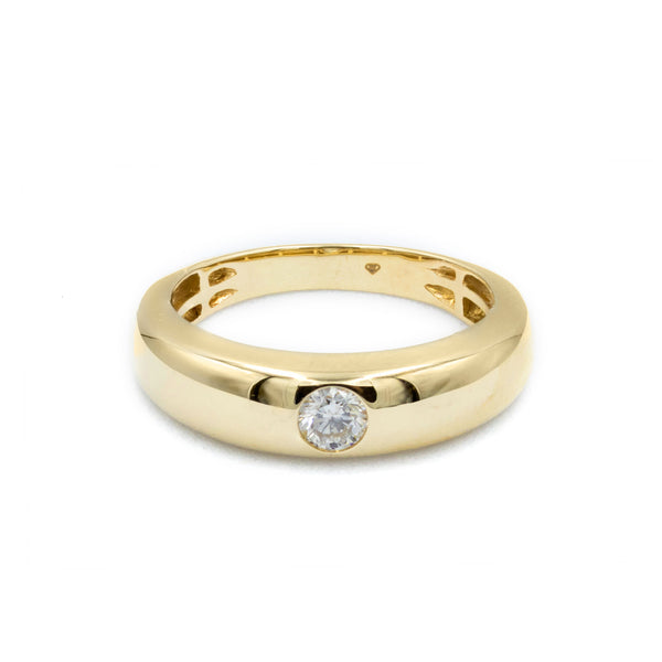 The Curved Round Bezel Ring