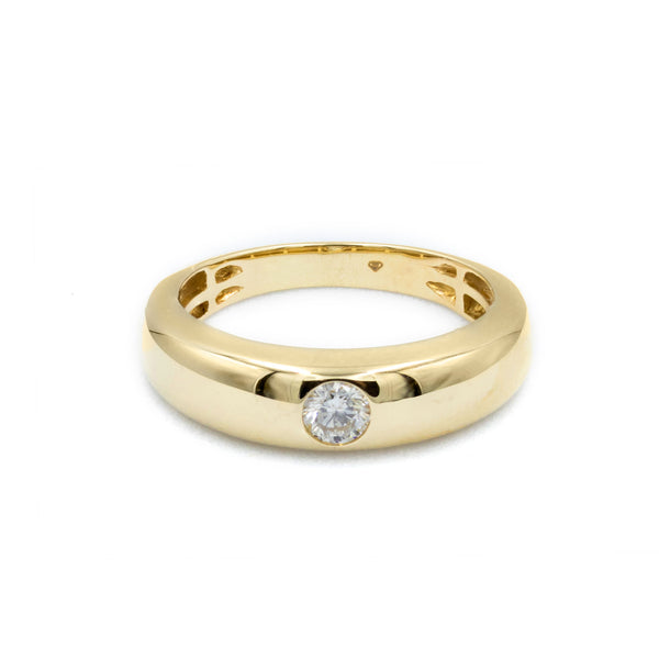 The Curved Round Bezel Ring