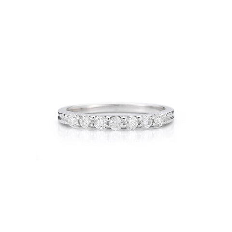 The Seven Stone Round Diamond Ring with Grooves